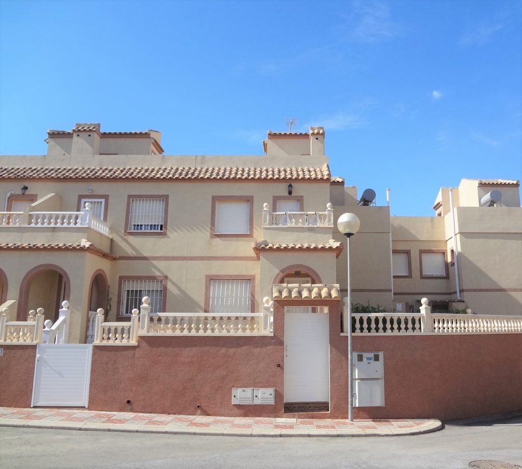 MONTE Y MAR – DUPLEX CON SOTANO Y SOLARIUM